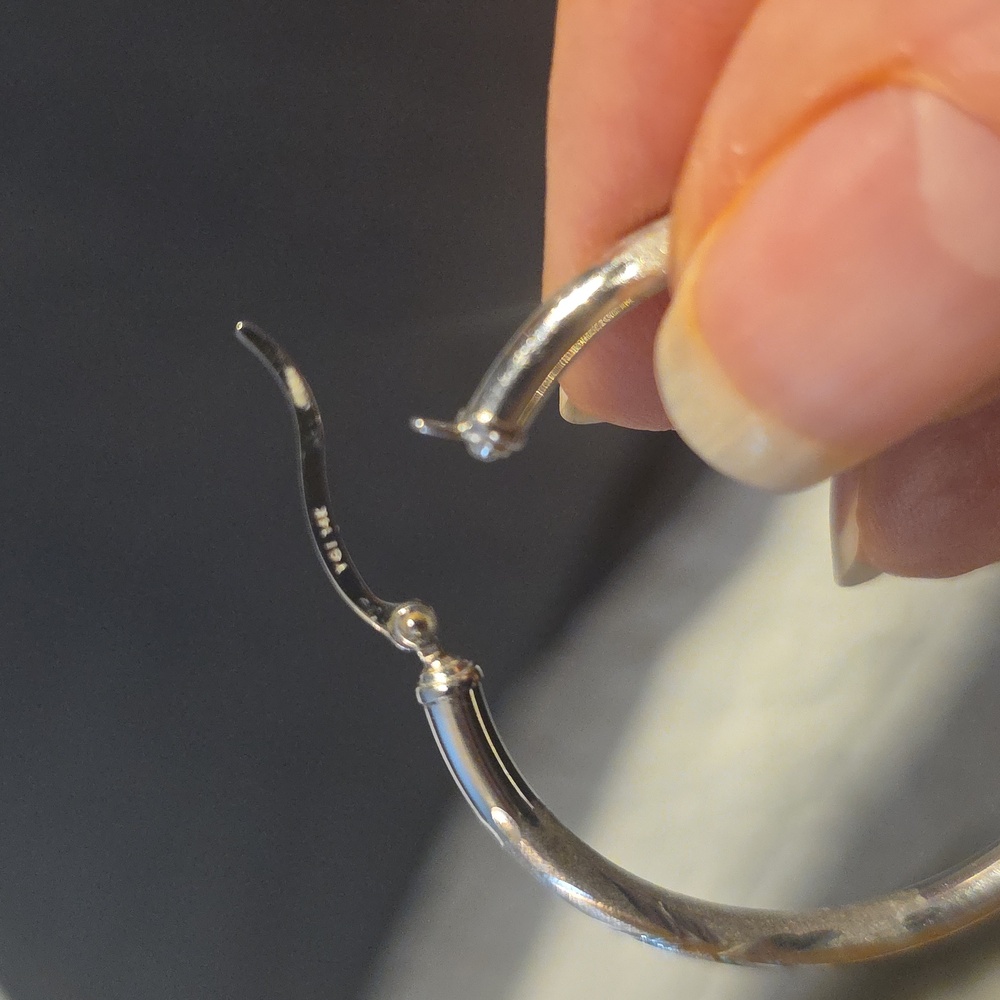 Elegant White Gold Hoop Earrings - Picture 3 of 3
